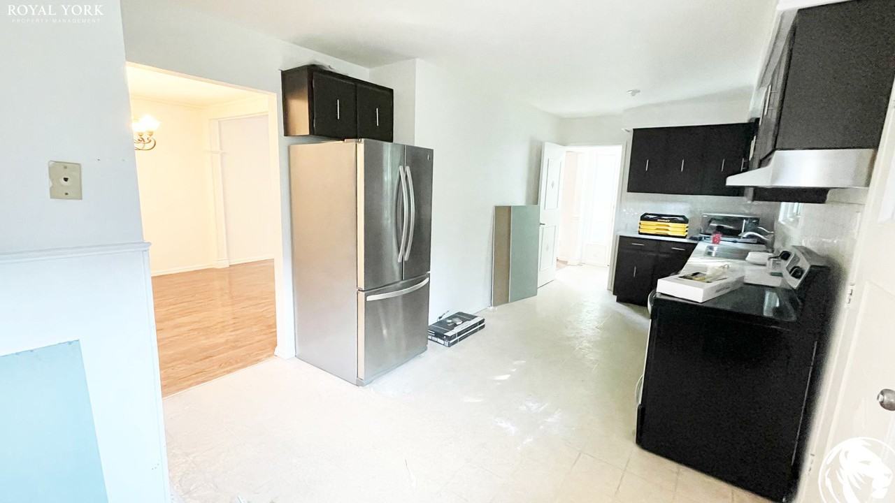 419 Canterbury Cres #1 - Photo 2 of 23