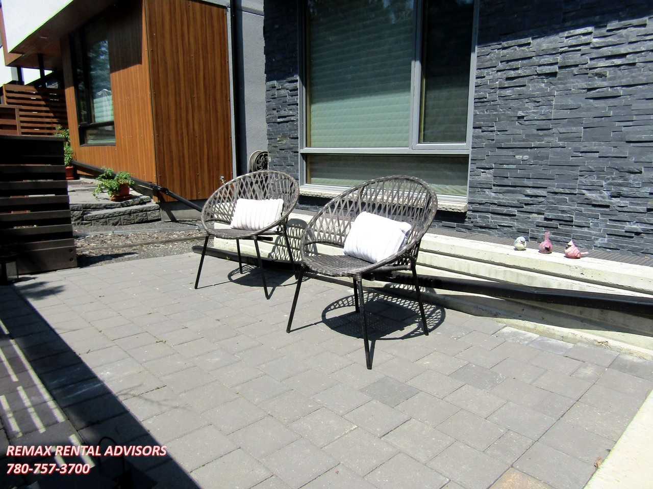 2130 28 Ave Sw - Photo 2 of 27