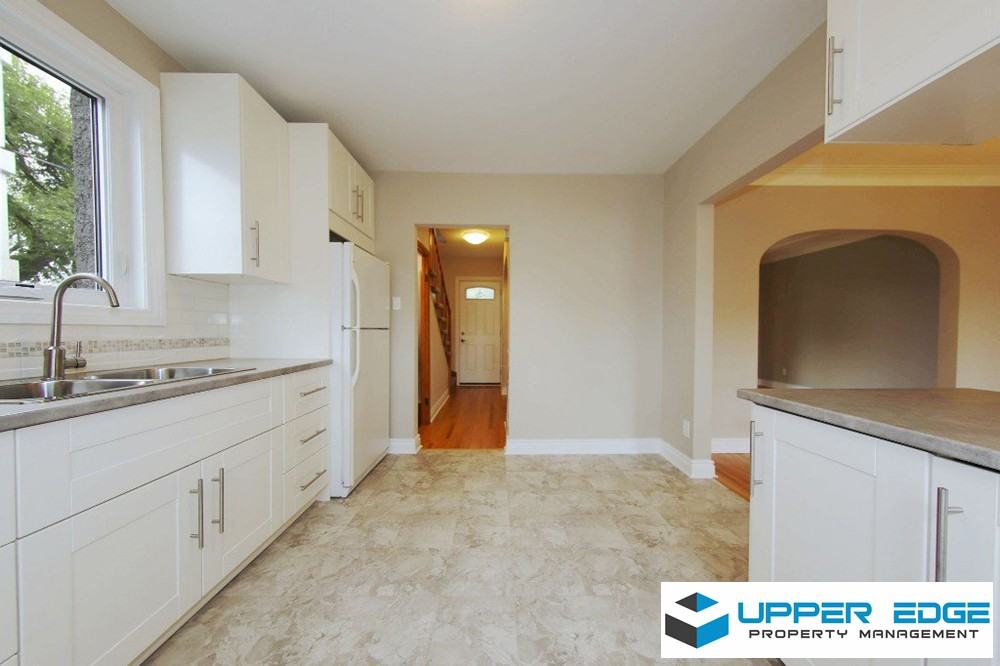 246 Lipton St - Photo 3 of 18