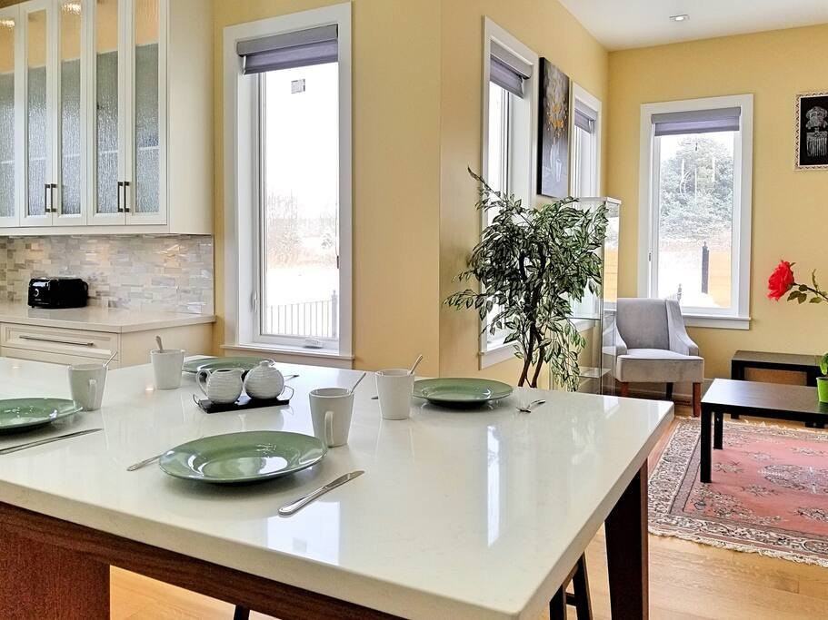 233 233 Dale Crescent - Photo 2 of 9