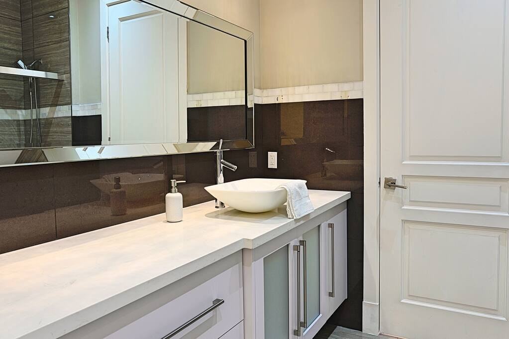 233 233 Dale Crescent - Photo 3 of 9