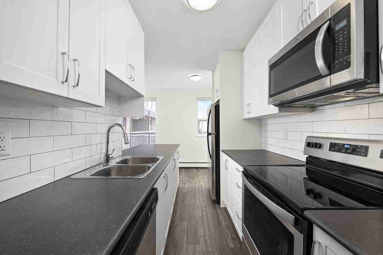 50 Young St - Photo 3 of 10