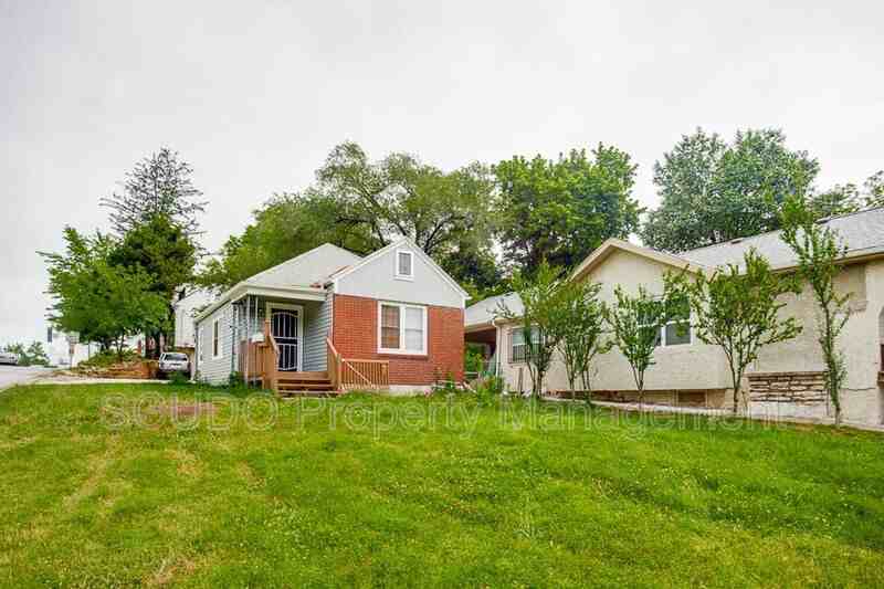 2660 Armstrong Ave - Photo 2 of 16