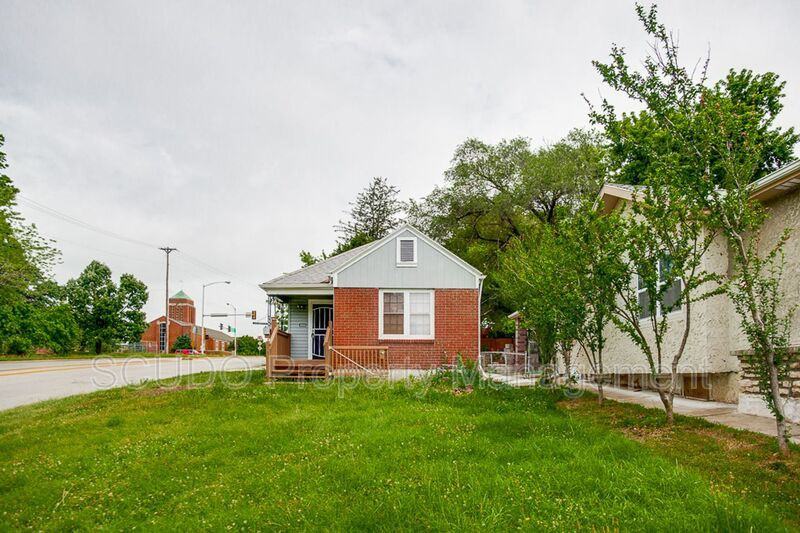 2660 Armstrong Ave - Photo 3 of 16