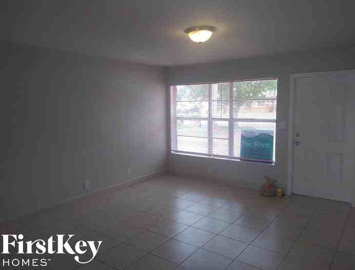 3740 Nw 4th Pl - Photo 2 of 12