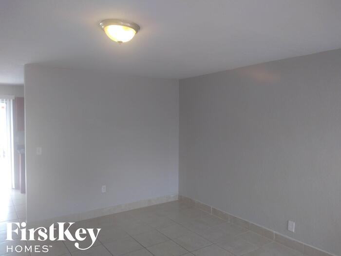 3740 Nw 4th Pl - Photo 3 of 12