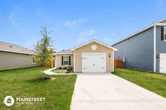 25245 Dickens Dr - Photo 2 of 15