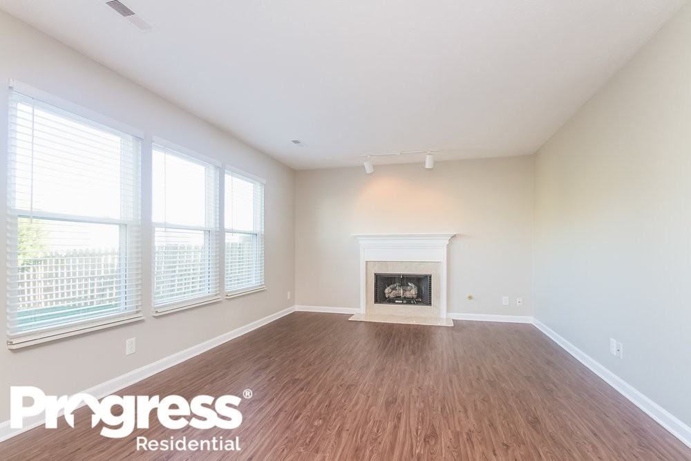 2205 Crescent Valley Ln - Photo 2 of 15