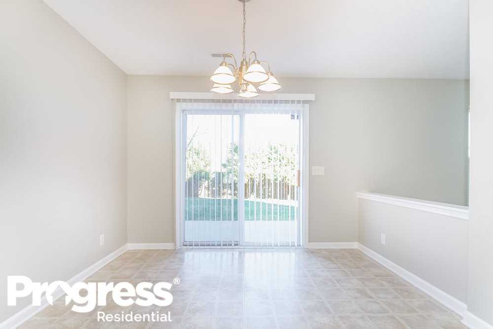 2205 Crescent Valley Ln - Photo 3 of 15