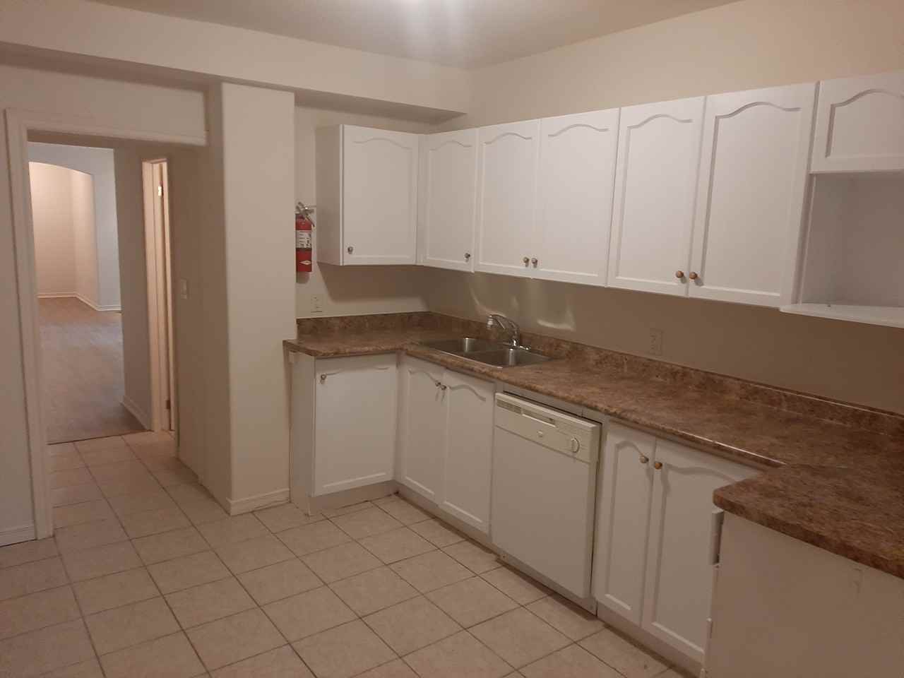 Lake St. 3 Bedroom - Photo 3 of 9