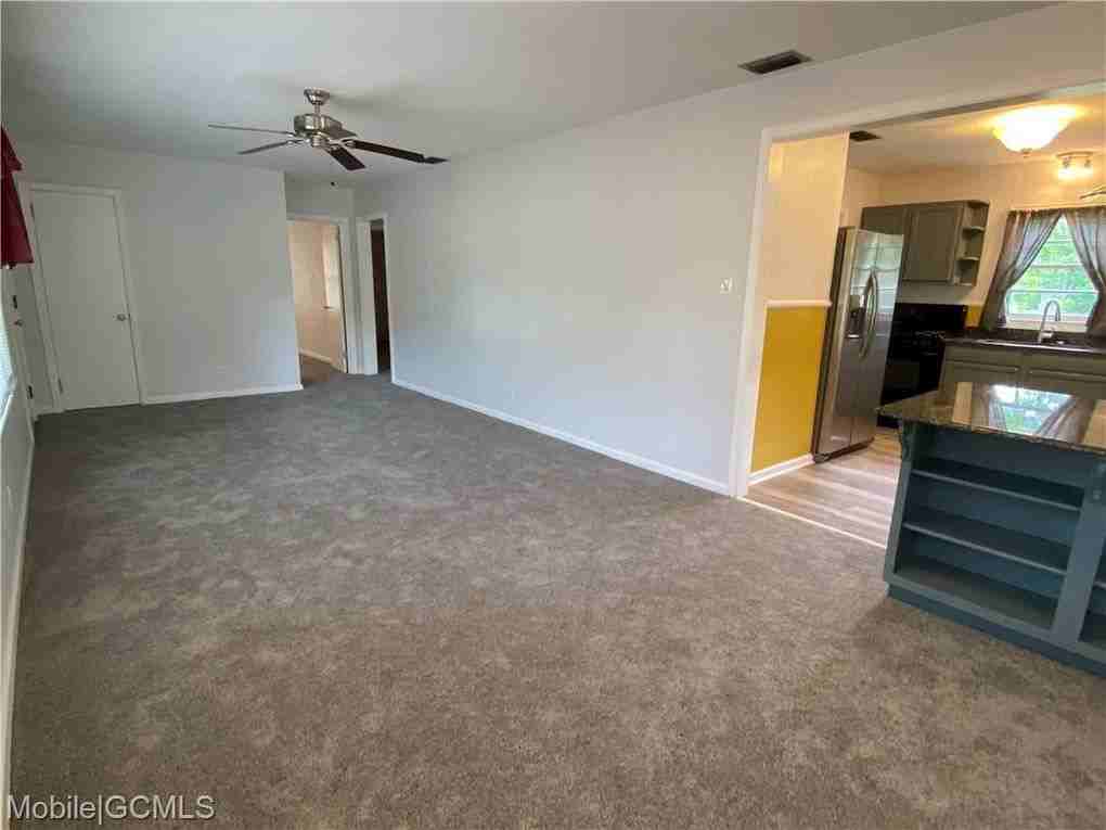 805 Myra Dr - Photo 3 of 7