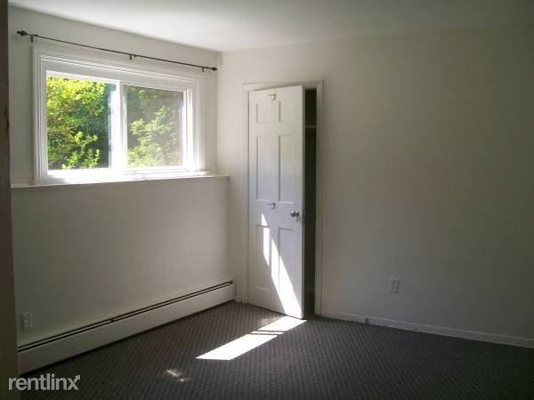 4 Embassy Ct - Photo 3 of 8