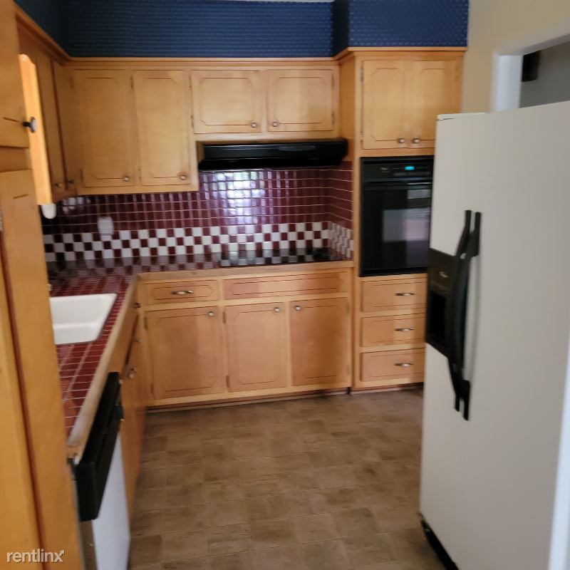 1008 N 17th St - Photo 3 of 16