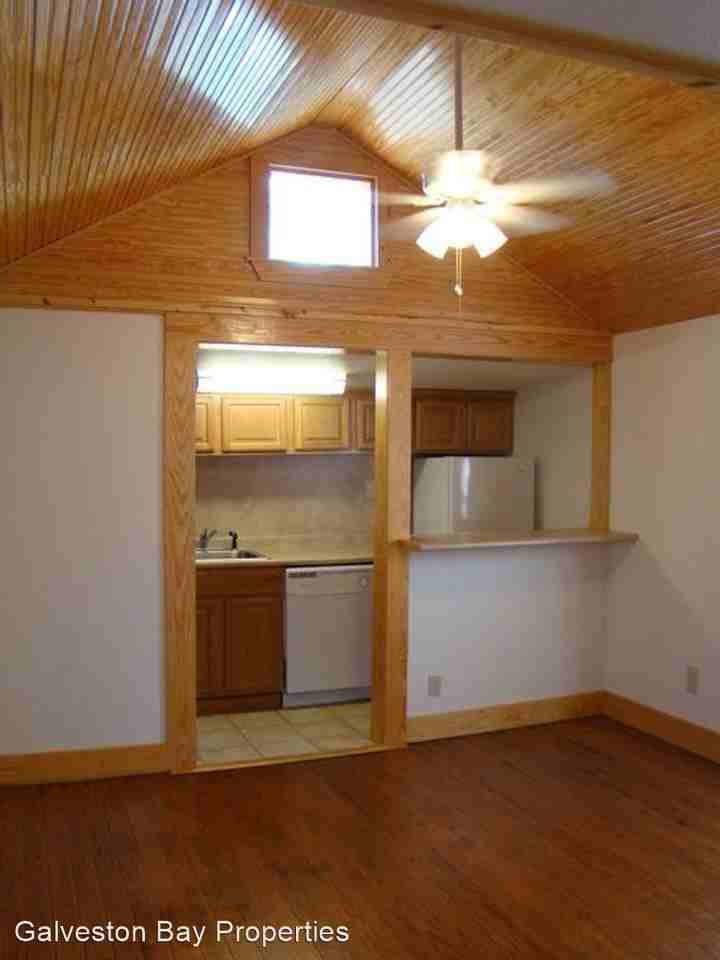 1811 32nd St - Photo 2 of 3