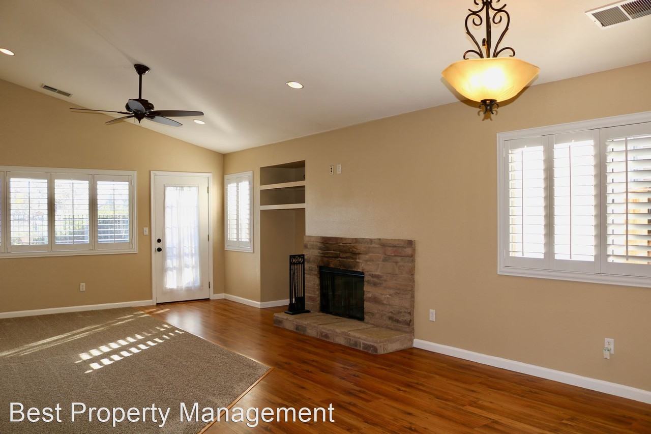 448 Apple Hill Dr - Photo 2 of 25
