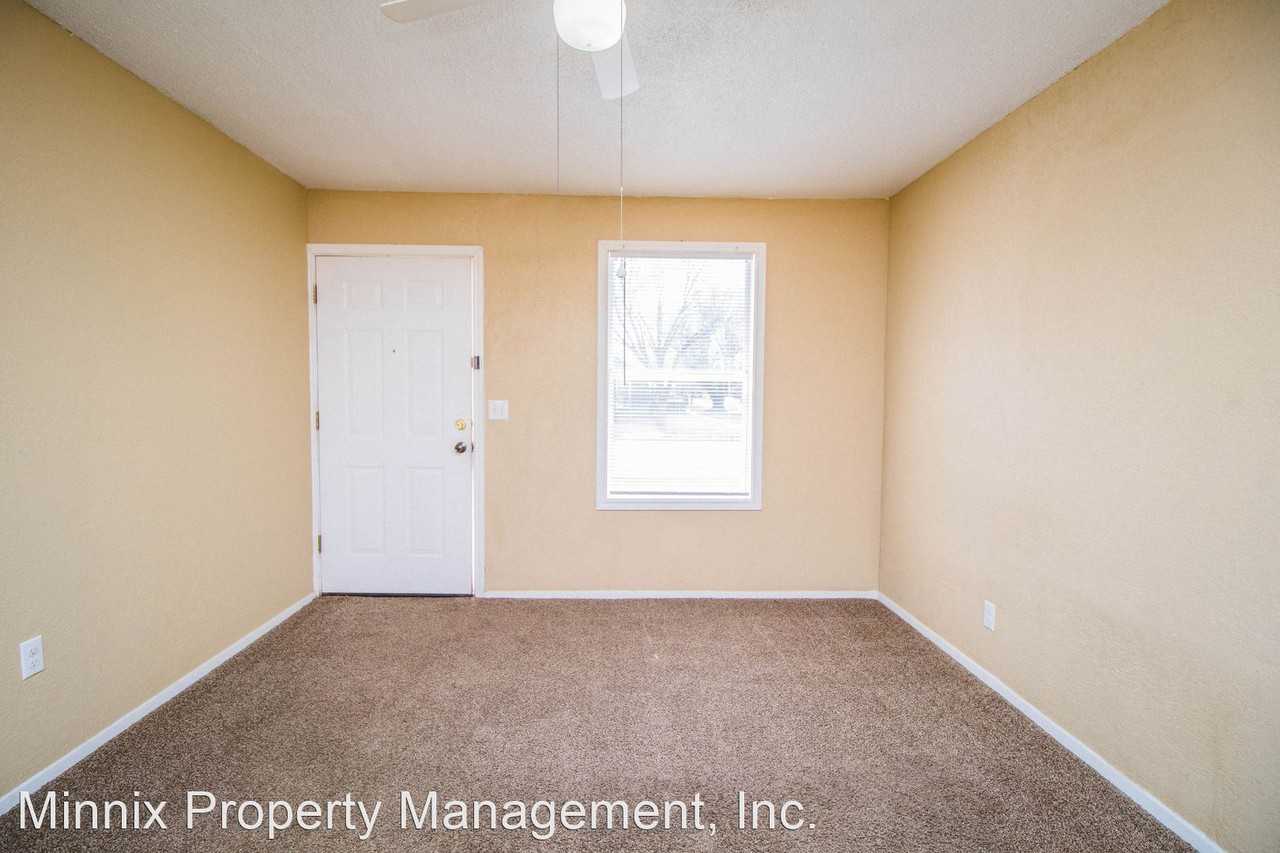 330 E Lynn St - Photo 3 of 13