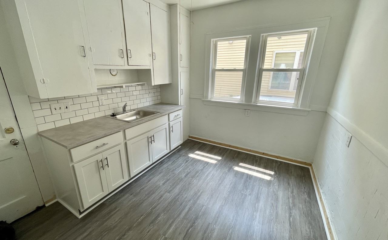 1637 Coventry Rd - Photo 2 of 18