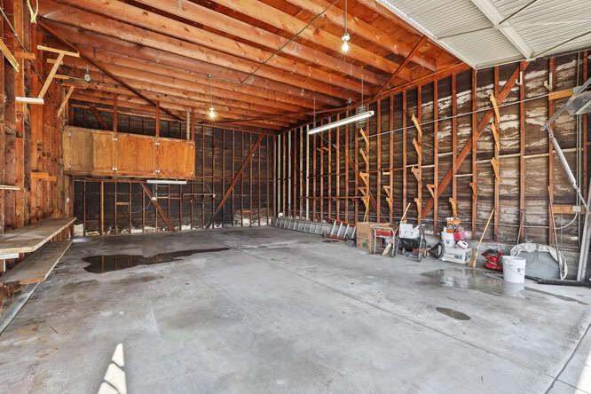557 N Madison Ave - Photo 5 of 17