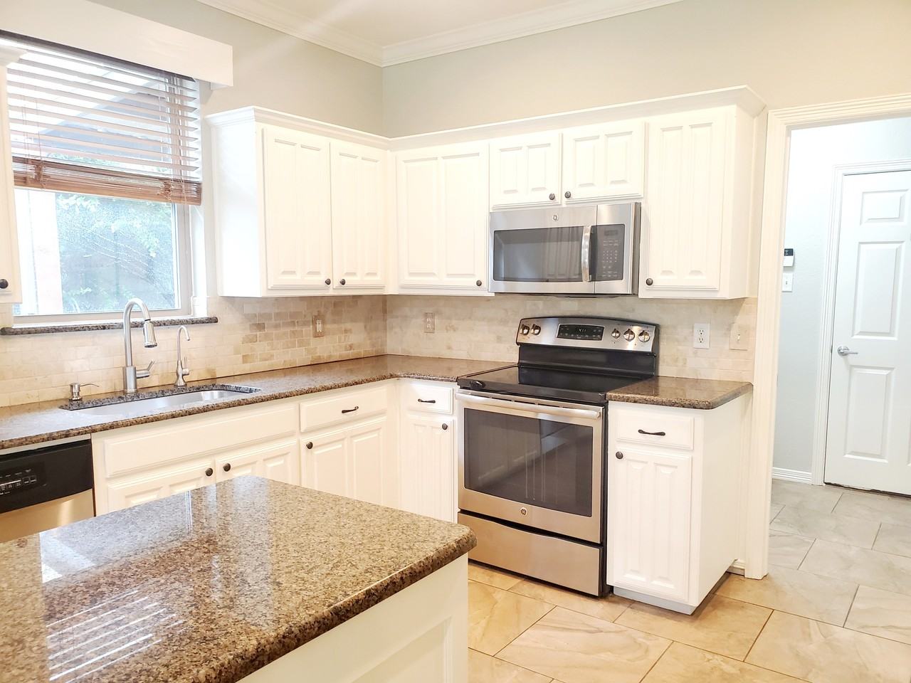 1304 Vernon Castle Ave - Photo 3 of 14