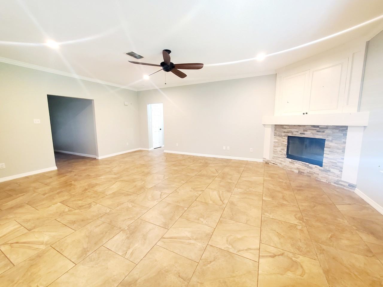 1304 Vernon Castle Ave - Photo 4 of 14