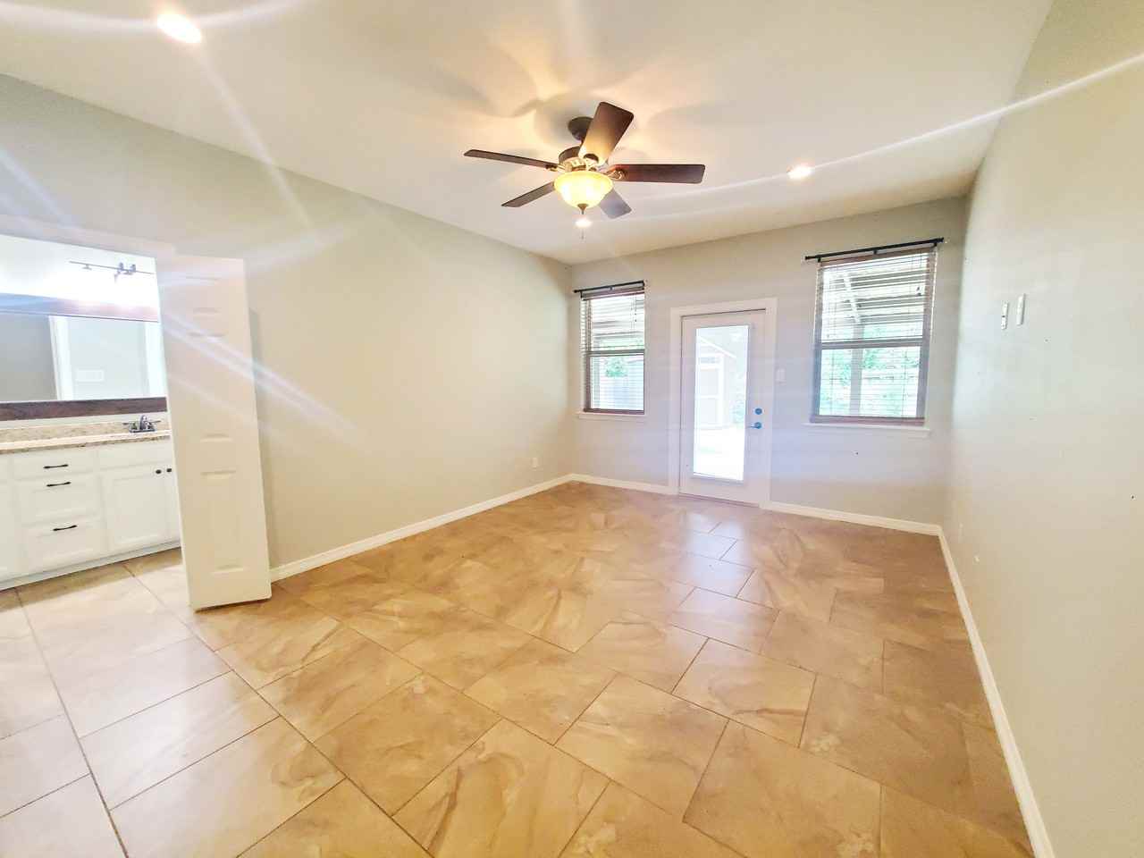 1304 Vernon Castle Ave - Photo 6 of 14