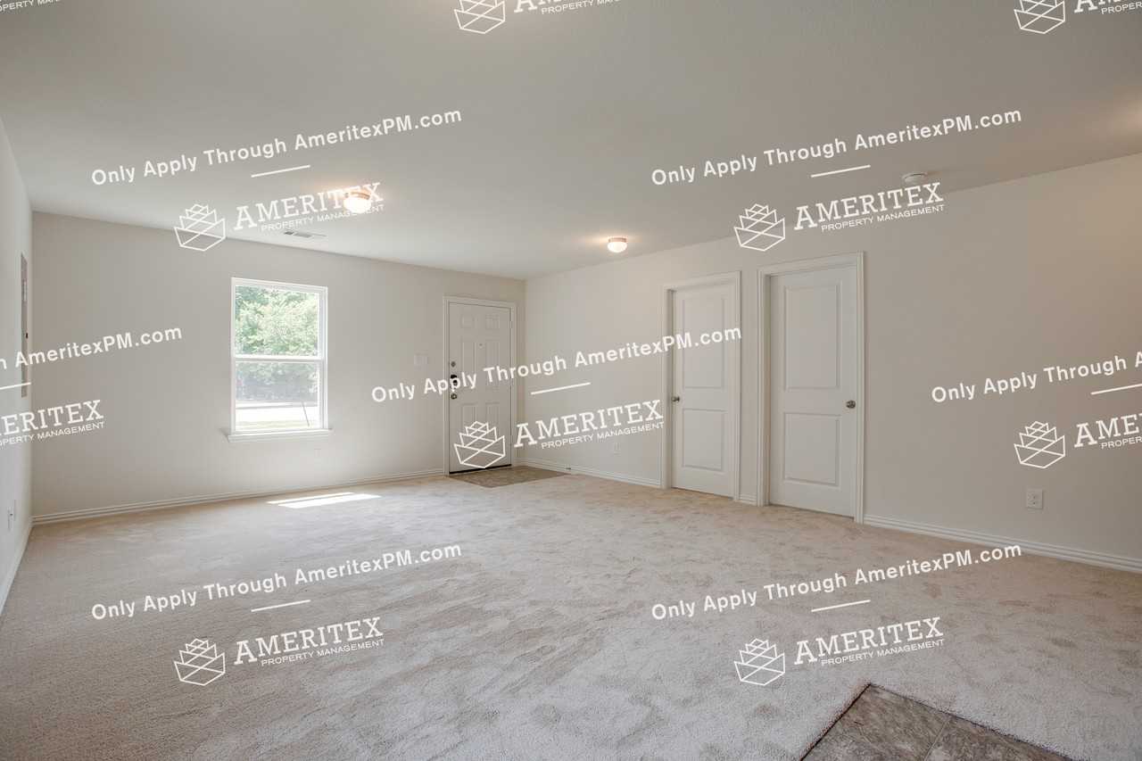 1415 S Austin St - Photo 3 of 13