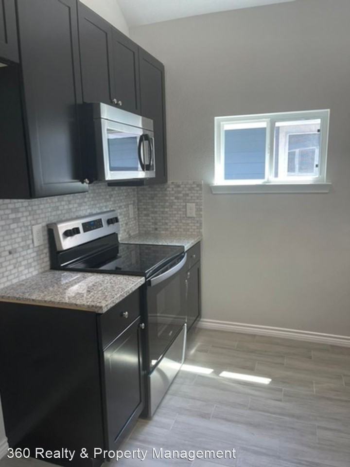 16614 Meadowcroft - Photo 3 of 11