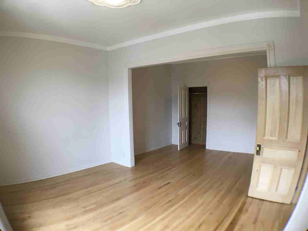 5608 Av De L'Esplanade - Photo 2 of 23