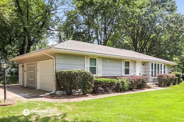 6000 E 102nd St - Photo 2 of 17