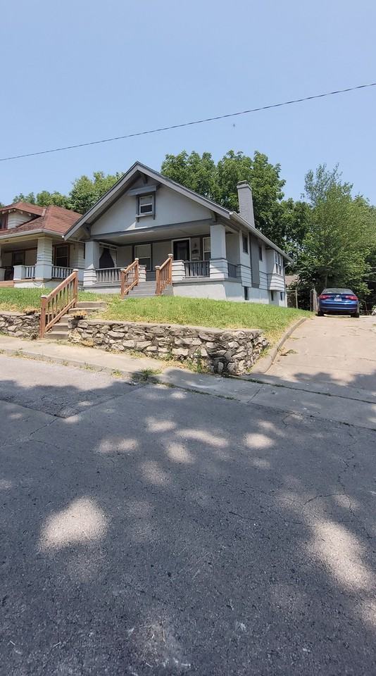 1414 E 27th Ter - Photo 2 of 24