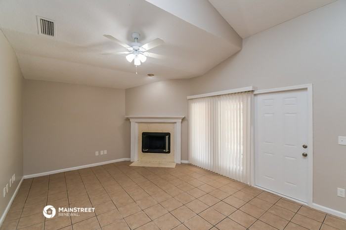 579 Charles Pinckney St - Photo 3 of 16