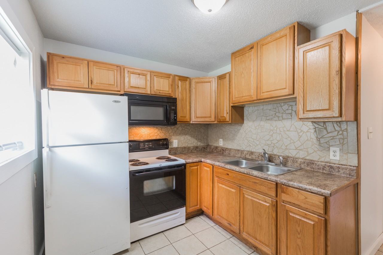 1412 Lenmore Street - Photo 2 of 20