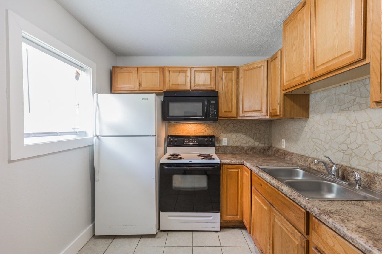 1412 Lenmore Street - Photo 3 of 20