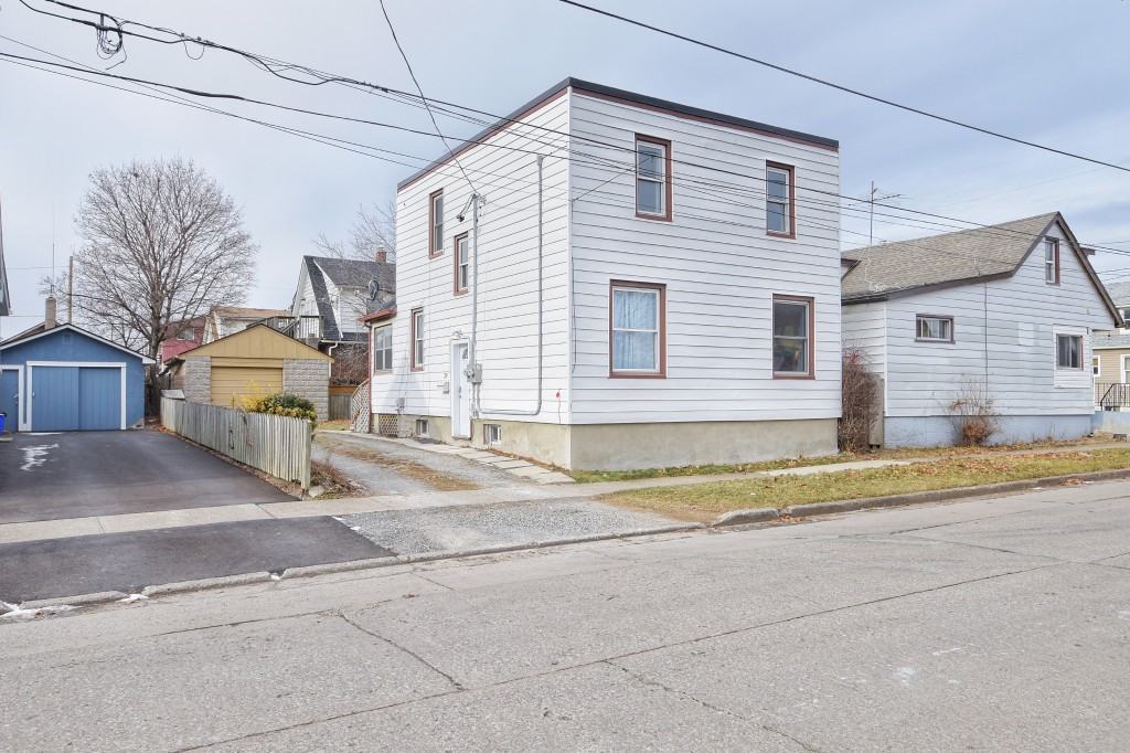 39 Cosby Avenue Apartments 39 Cosby Ave, St. Catharines, ON L2M 5R5