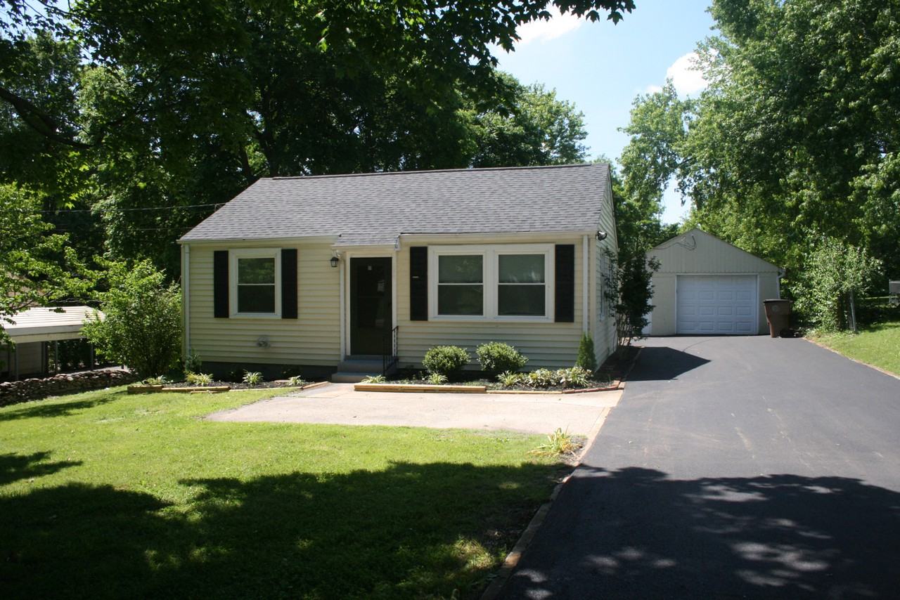 2833 Colonial Cir #1 - Photo 3 of 33