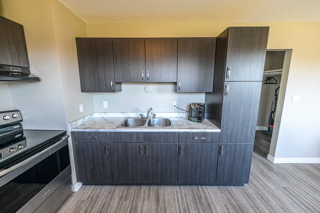 9323A 109 Ave - Photo 6 of 15