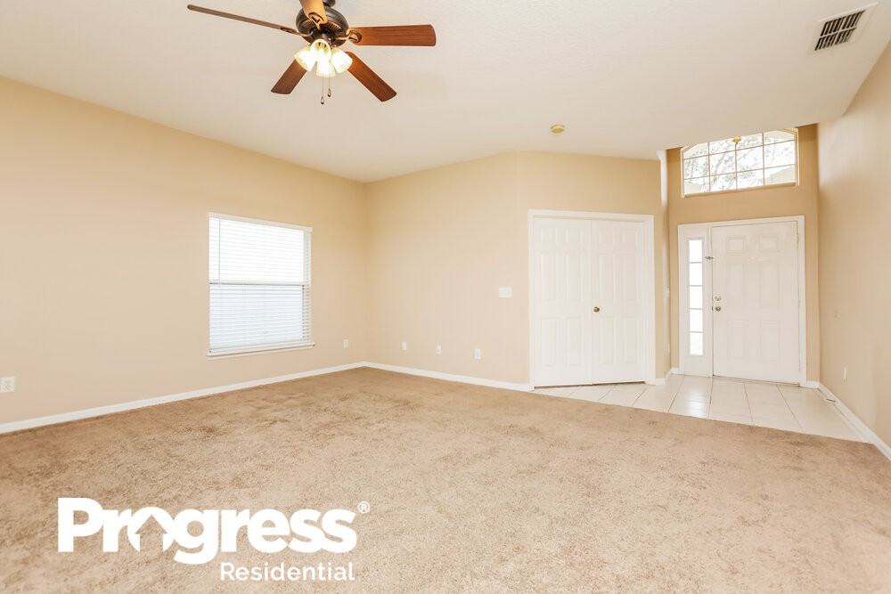 551 Wellesly St - Photo 3 of 16