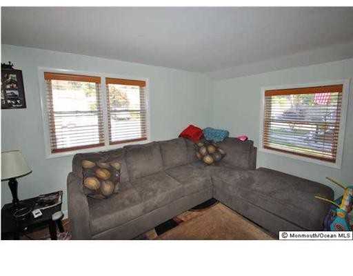 89 Laurelhurst Dr - Photo 2 of 10