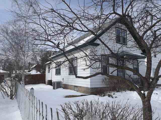 402 S 3rd St - Photo 3 of 23