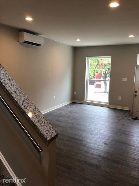2700 Mathews St - Photo 2 of 12