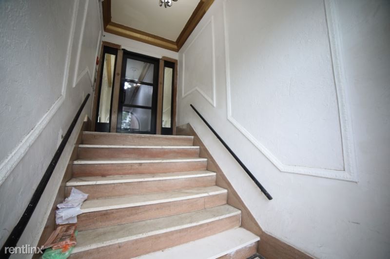 125 125 Corbin Ave 303 - Photo 2 of 9