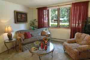 Larpenteur Manor Apartments - Photo 2 of 12