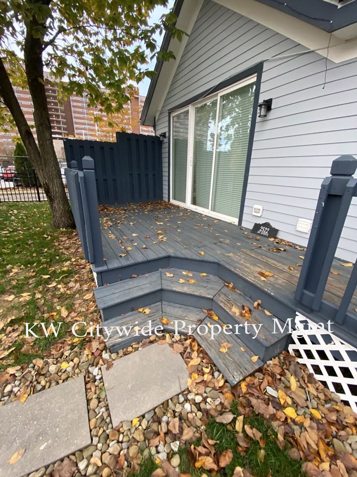 2522 Jay Ave - Photo 3 of 22