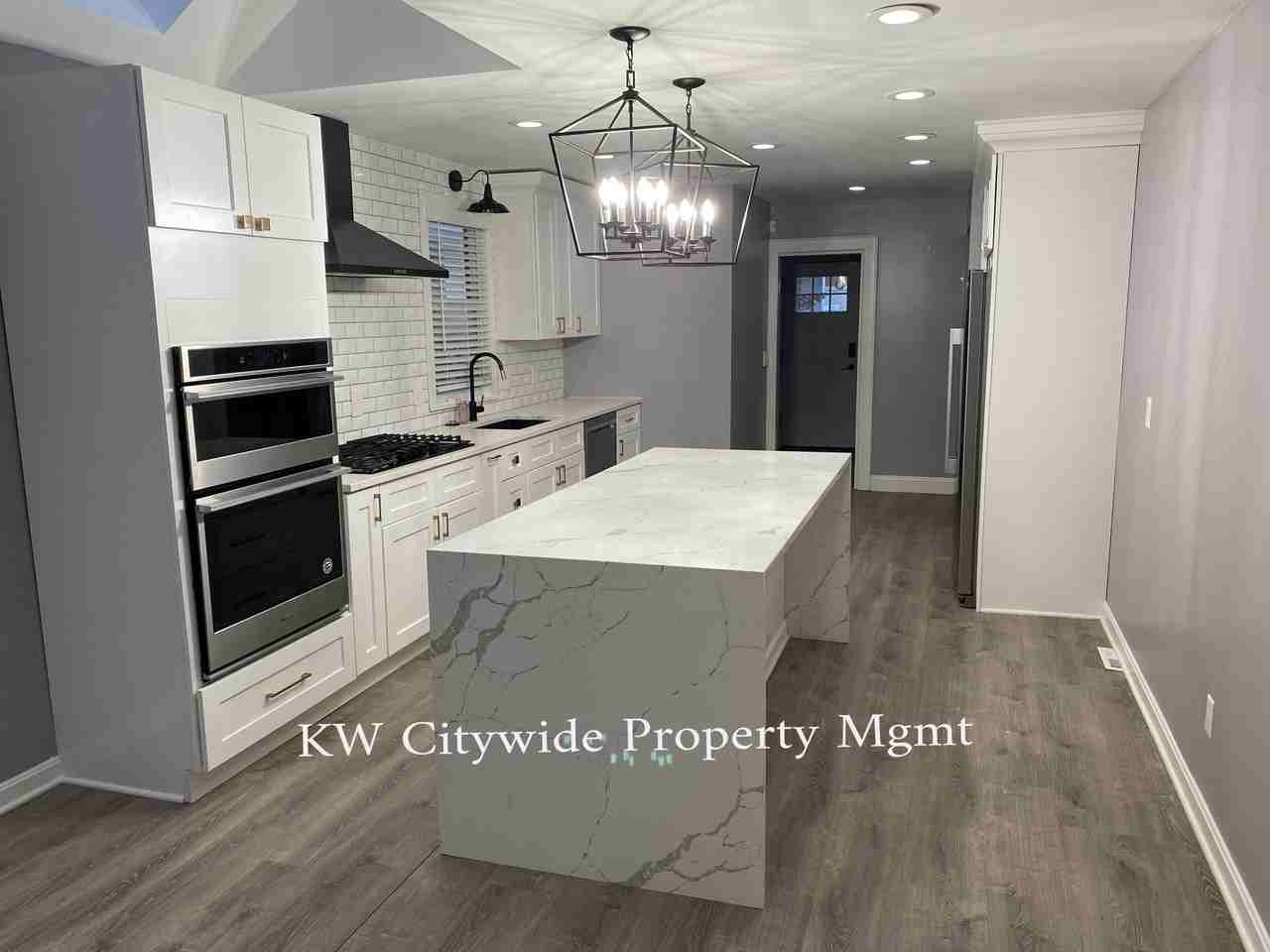 2522 Jay Ave - Photo 4 of 22