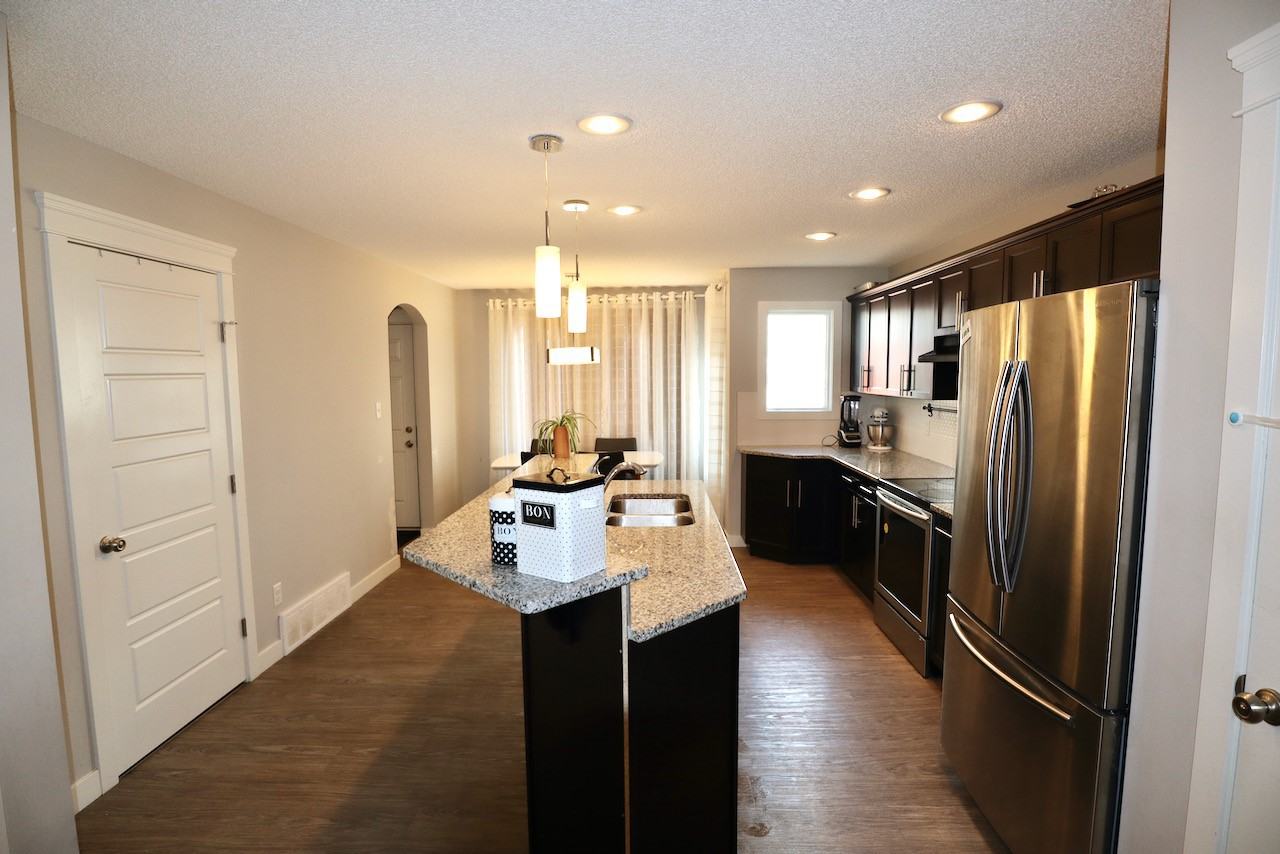 1707 167 St Sw - Photo 2 of 12