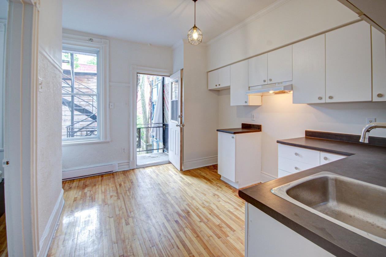 4247 Rue De Bordeaux - Photo 2 of 19
