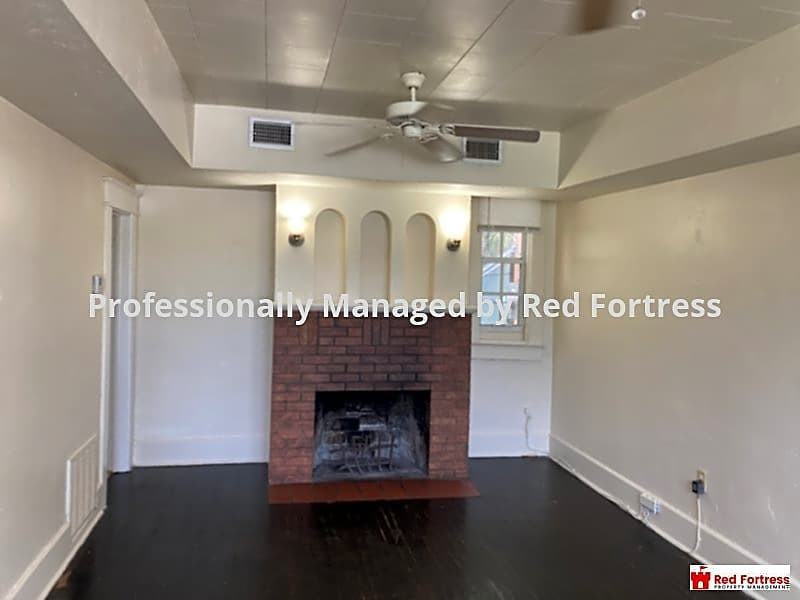 2116 Katherine St - Photo 3 of 9