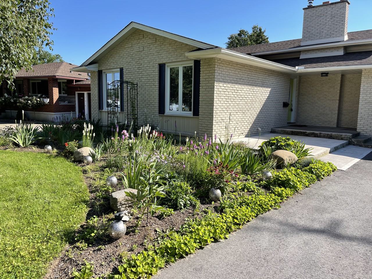 6788 Corwin Crescent - Photo 2 of 26