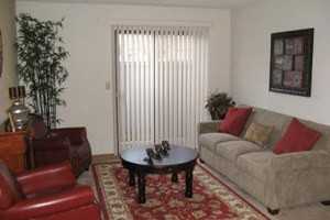 Kensington House Apartments - Photo 3 of 8