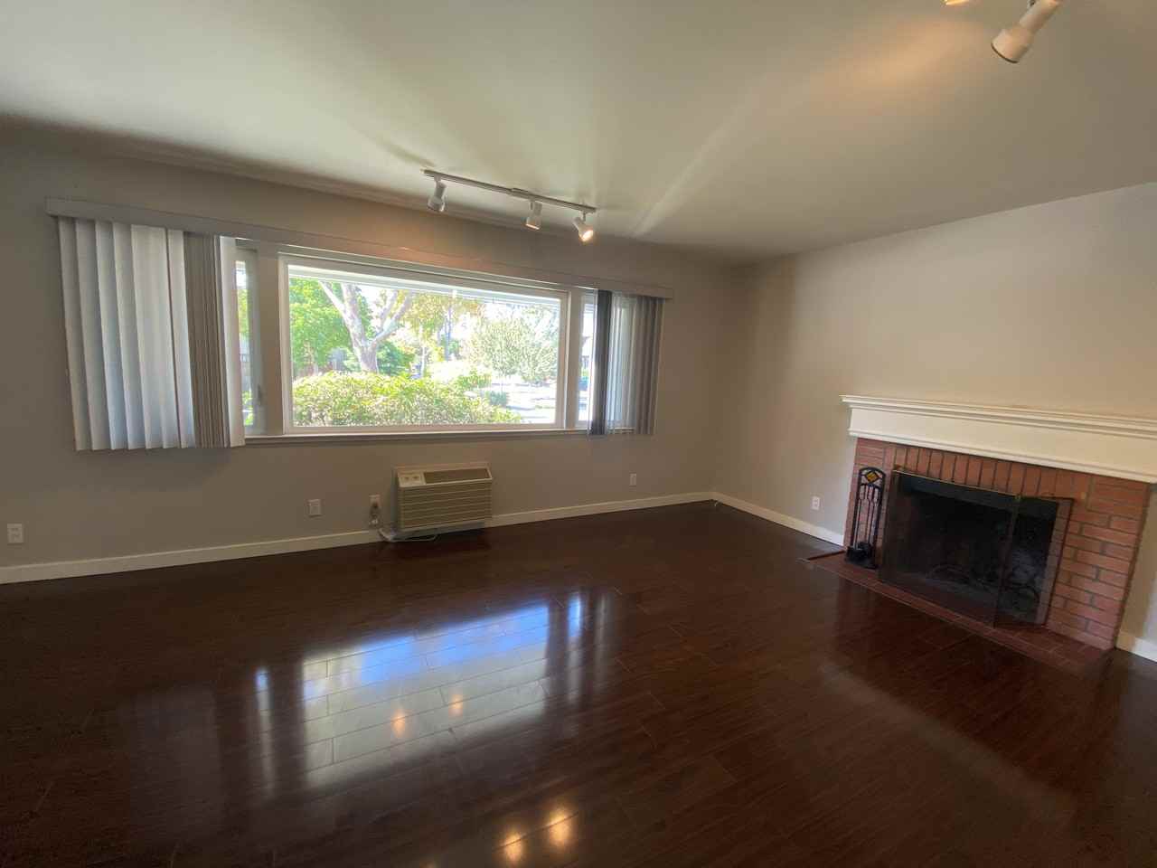 136 Bloomfield Rd - Photo 2 of 18